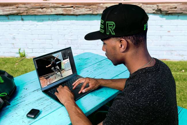 dostosuj swoje ostrze 14 Razer ZF641 jeden kolor laptop