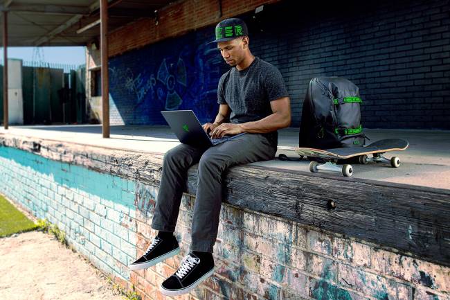 dostosuj swoje ostrze 14 Razer ZF641 jeden kolor laptop